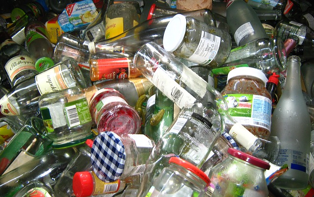 Recyklovaný sklenený odpad.jpg